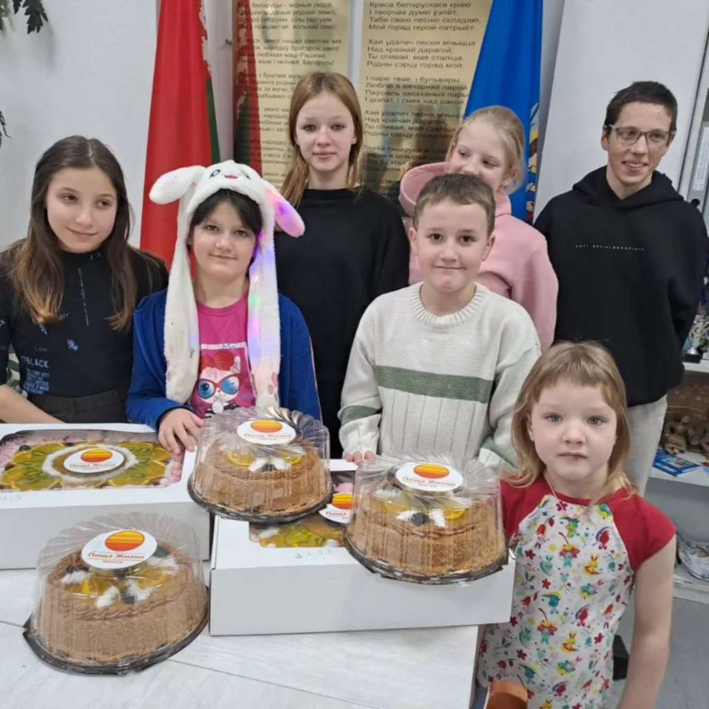 В январе прошли Новогодние и Рождественские праздничные акции БОО «Пища жизни» в Минске. Предлагаем фото отчет.